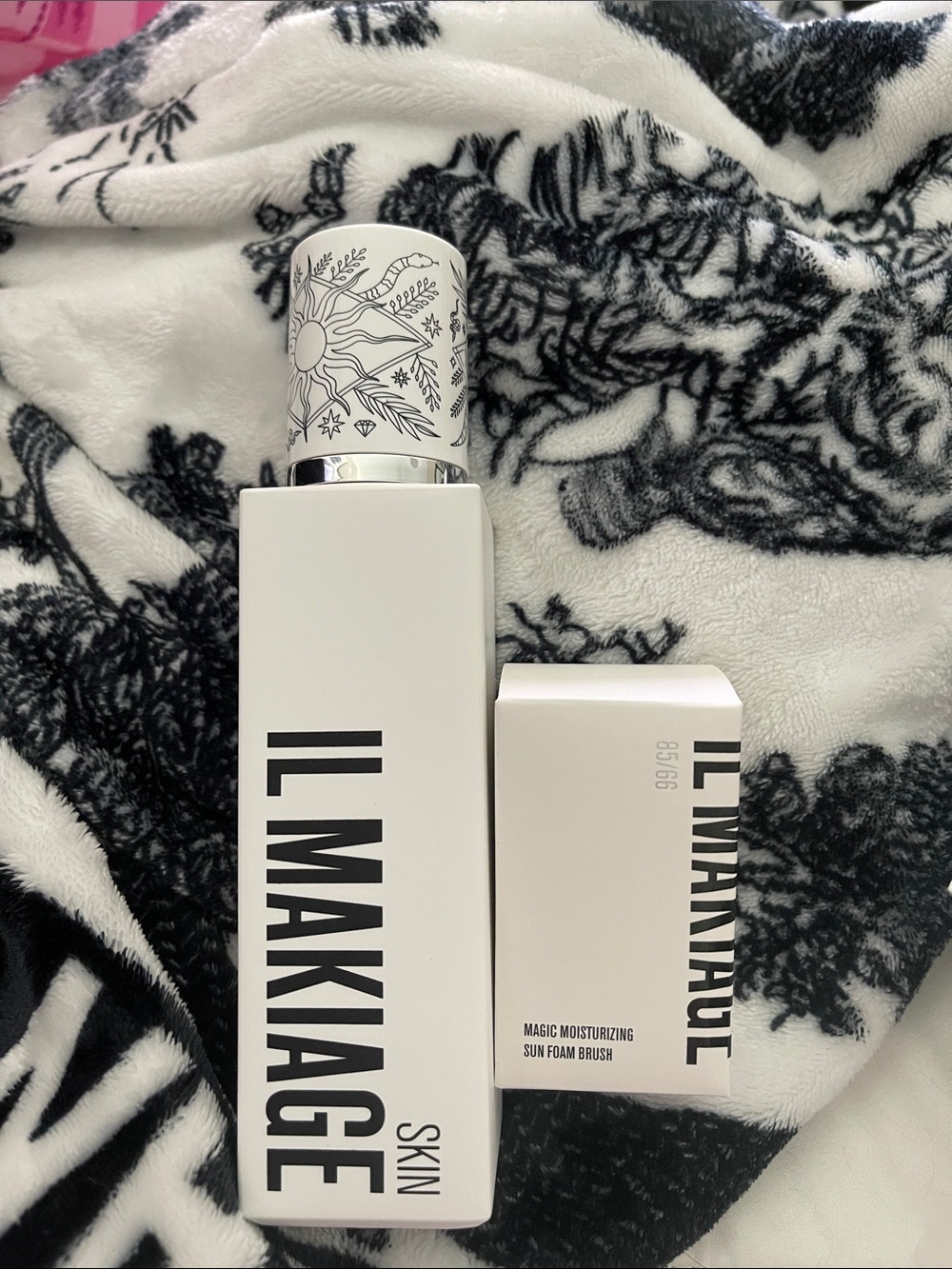 IL MAKIAGE Skin Magic Moisturizing Sun Foam with Brush